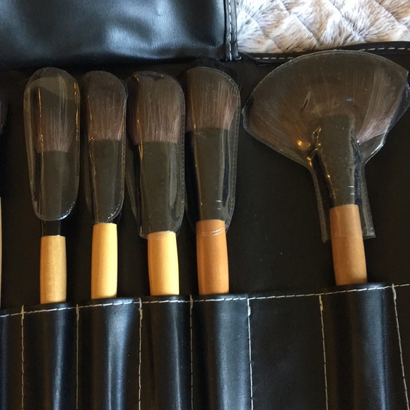 Packaway Brush Set (24 brushes) - Picture 5 of 7